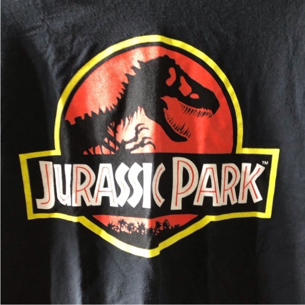 Jurassic Park black short sleeve graphic tee in size M